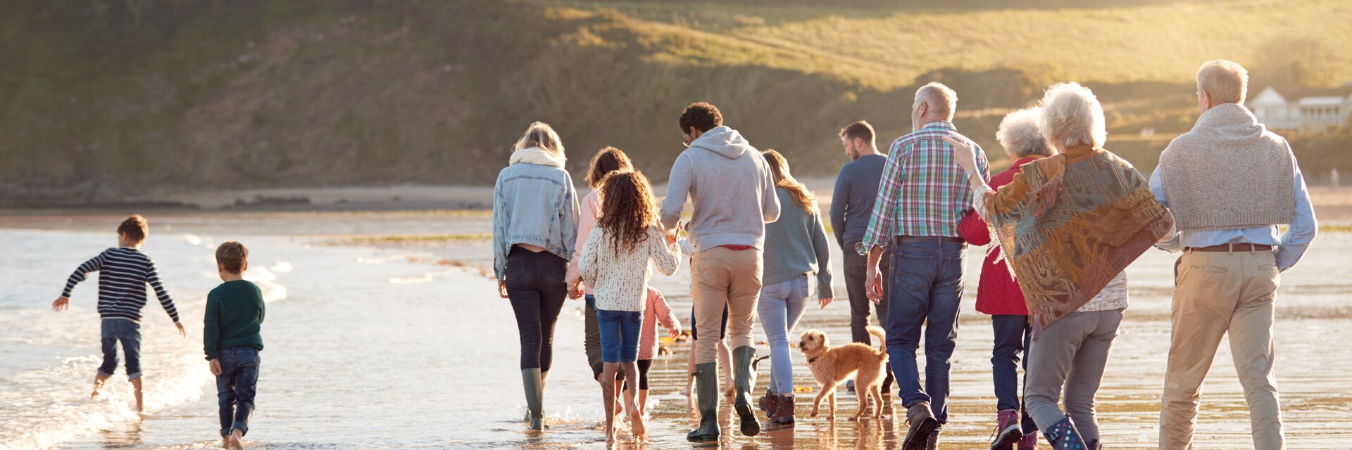 EK Pflege Hospizdienste - Familie am Strand