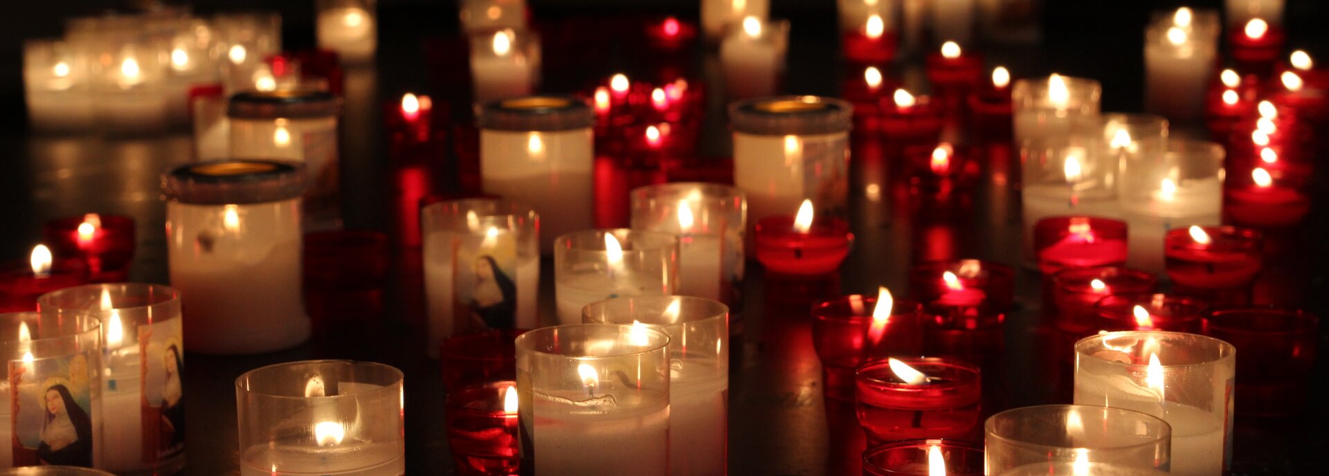 Kerzenlicht für Verstorbene - Trost- und Gedenkgottesdienst im Eichsfeld Klinikum