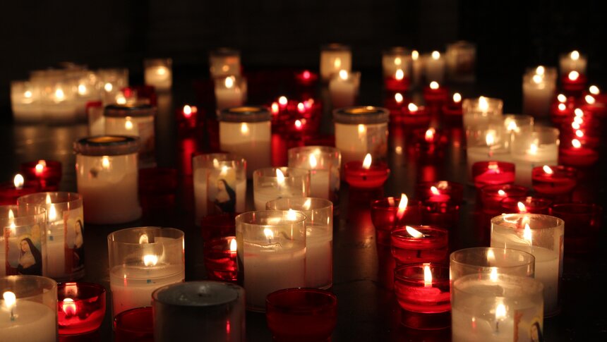 Kerzenlicht für Verstorbene - Trost- und Gedenkgottesdienst im Eichsfeld Klinikum